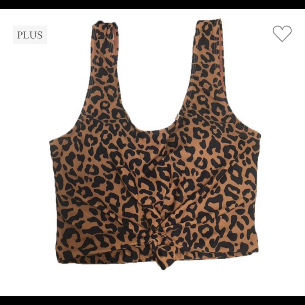 Coral reef leopard traveler top plus size